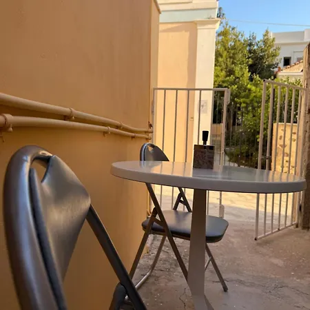 Bright Authentic Cycladic Home, Walk To Center Apartamento